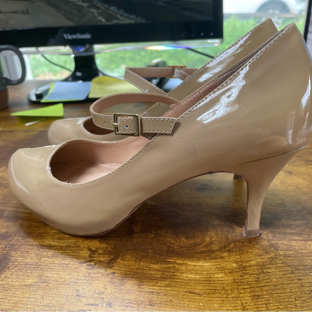 Beige Steve Madden heels